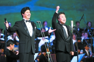 李光曦（右）和于爽在音乐会上