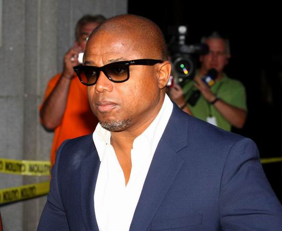 美国洛杉矶当地时间23日,迈克尔-杰克逊父母和兰迪-杰克逊旁听前私人