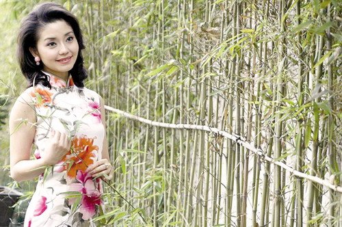 桐瑶容貌歌艺酷似邓丽君