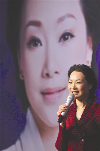 军旅歌唱家吕薇