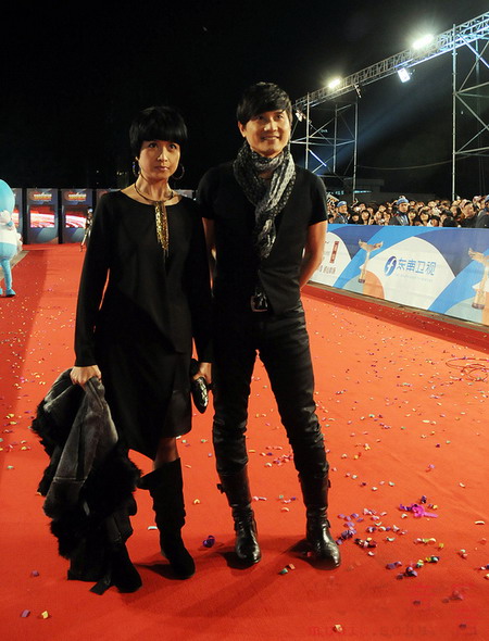 邵美琪包小柏亮相红毯