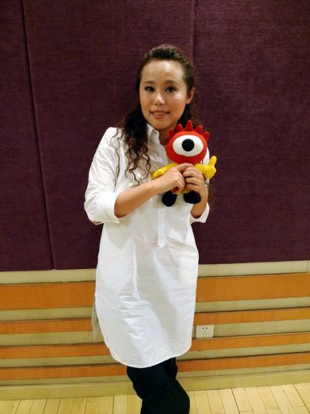 郭峰的邀请下录制完成了一首2011年主推的高难度深情对唱歌曲《你是