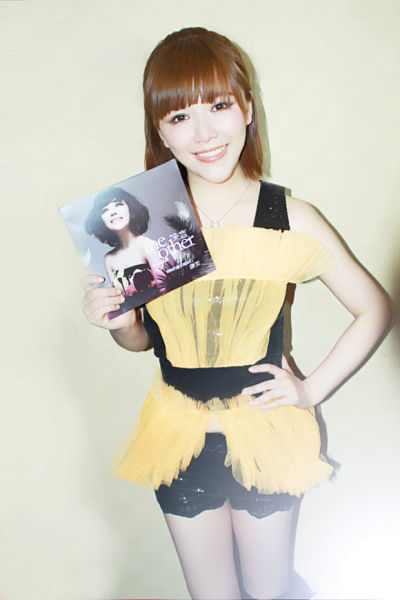 唐笑 "超女"唐笑15日携新ep到广州宣传.