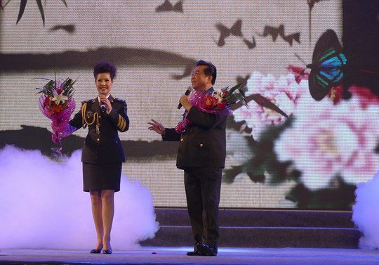 新余市委书记李安泽等领导出席,总政歌舞团著名女高音歌唱家梦鸽与