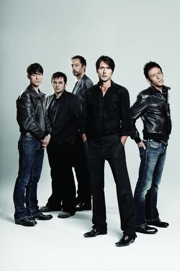 从官方公布的此次演唱会海报中，可以看到山羊皮的经典5人阵容。