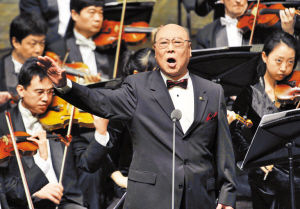 男中音歌唱家刘秉义