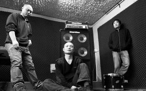 顶楼马戏团成员梅二(左)、陆晨(中)、勇哥(右)、王辰