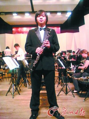 　青年双簧管演奏家龙登杰