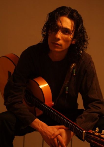 艾尔肯 新浪娱乐讯 城市之夜——西域情歌王子艾尔肯(微博)北京演唱会