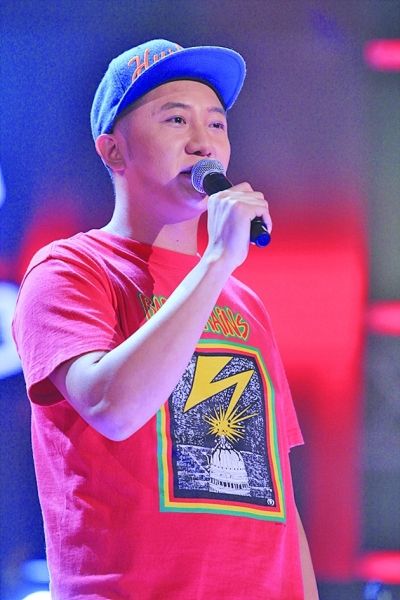 17 扬子晚报 关喆 经历了另类小清新曲风之后,在本周五的《中国好声音