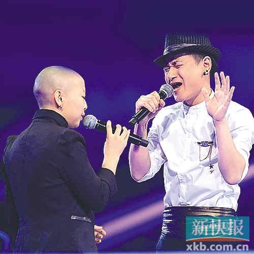 网友对这首《一样的月光》褒贬不一