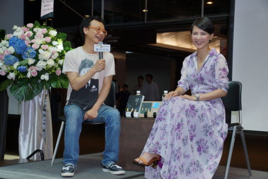 姚谦、李心洁在5月27日的台北，《脚趾上的星光》电影小说发表会上