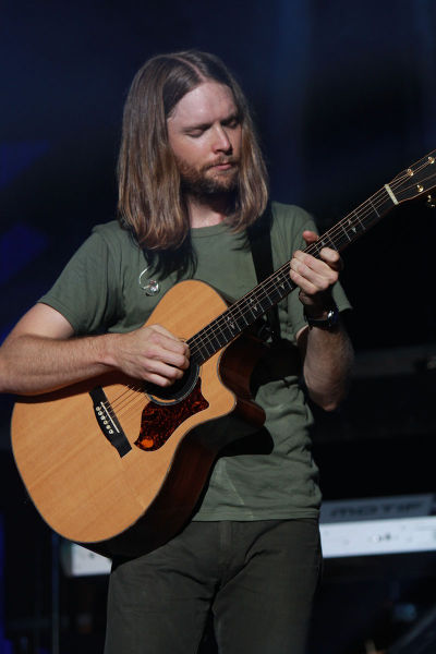 魔力红旋风强势来袭 万人场地座无虚席