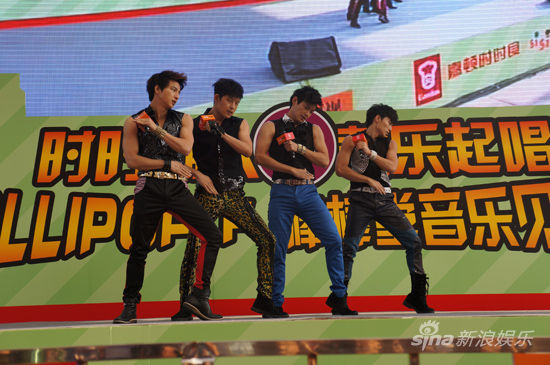 许久没有一起出席活动的lollipop f 棒棒堂10月20日空降广州大学城,和