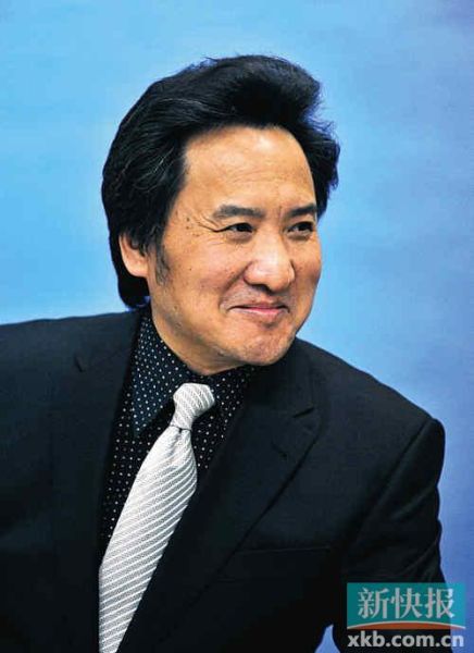 著名男高音歌唱家杜吉刚