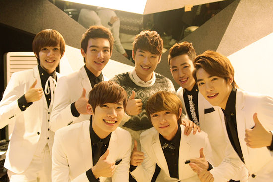 timez受邀出席典礼 获金范秀等力挺(图)