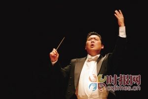 　12月23日，中国爱乐乐团艺术总监余隆亲率爱乐大军来渝，华丽奏响《2013年中国爱乐乐团新年音乐会》，以最深得人心的曲目开启新年的音乐狂欢。