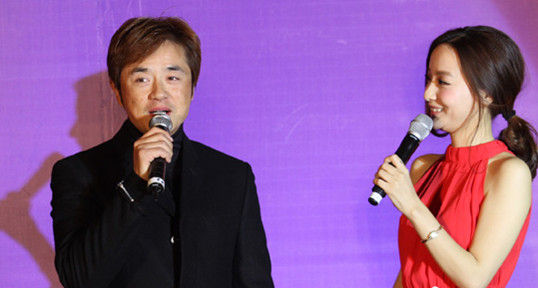 黄格选助阵新公司晚宴 演绎经典老歌