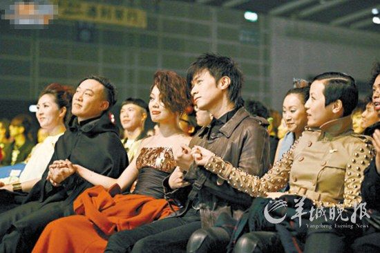 古巨基与何韵诗（右）缺席，今年的颁奖礼将是陈奕迅（左）和容祖儿（左二）的天下