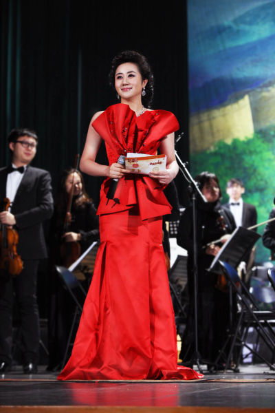 中国歌剧舞剧院中英双语主持人赵紫涵