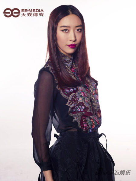 王艺洁湖北卫视献唱《牵手》 展活力四射