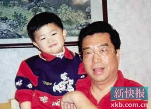 幼时李天一与父亲李双江