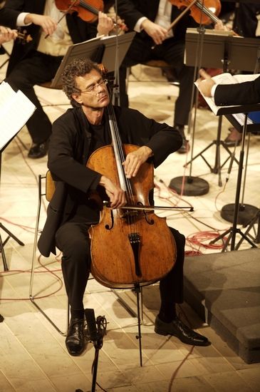 瑞士大提琴独奏家托马斯-德梅加