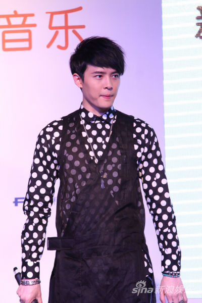 付辛博波点装独特