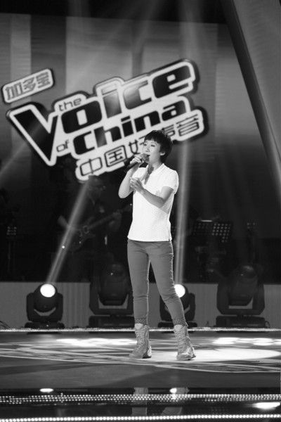 孟楠经历颇为坎坷。 