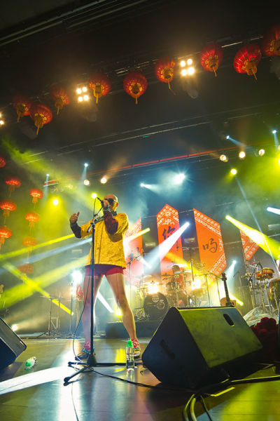 梁龙黄马褂造型