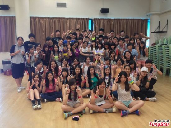 邓紫棋与粉丝合影