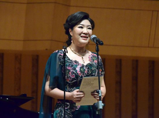 宋飞每曲演奏前讲解作品