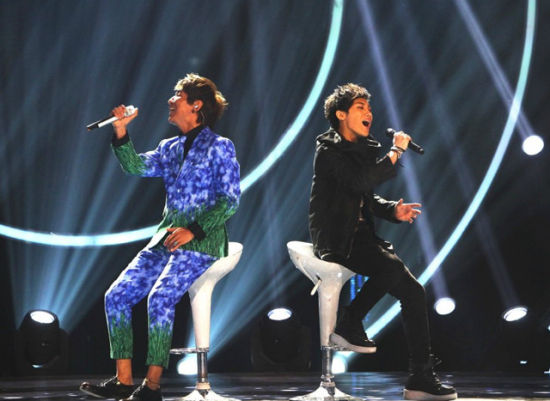 羽凡率爱徒陈俊豪演绎摇滚版《单身情歌》