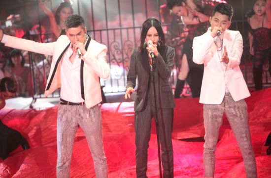 尚雯婕帮唱范世琦居来