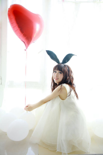 吴丹妮感谢歌迷扮玉兔献祝福