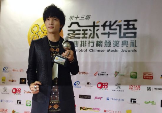 薛之谦获全球华语榜获地区杰出歌手