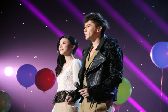 张伦硕与卓文萱合唱