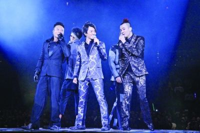 “古惑五仔”办演唱会。