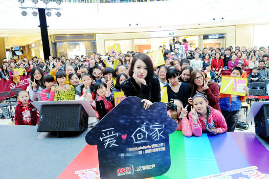 戚薇与粉丝合影