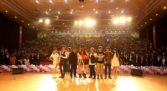 本兮、阿悄、李魏西、童可可等集体亮相