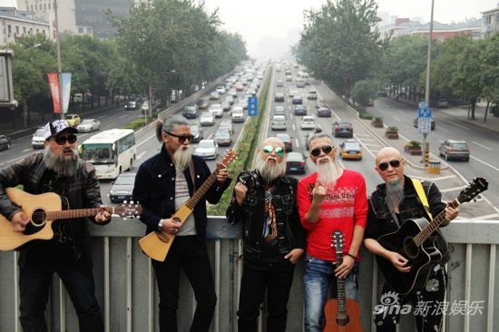 天堂乐队于天桥拍摄MV