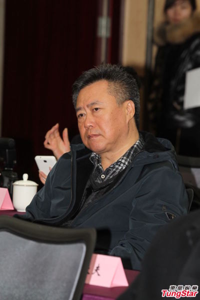 笑星博林带病捧场
