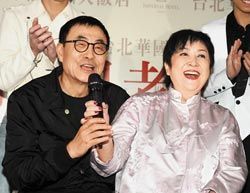 刘家昌(左)