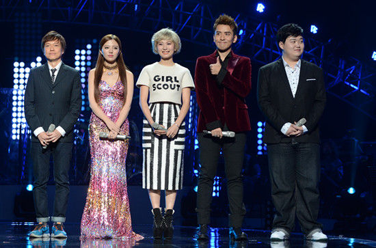 乐华娱乐联队教练梁翘柏及队员