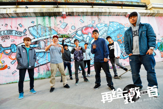 《再给我放一首》MV