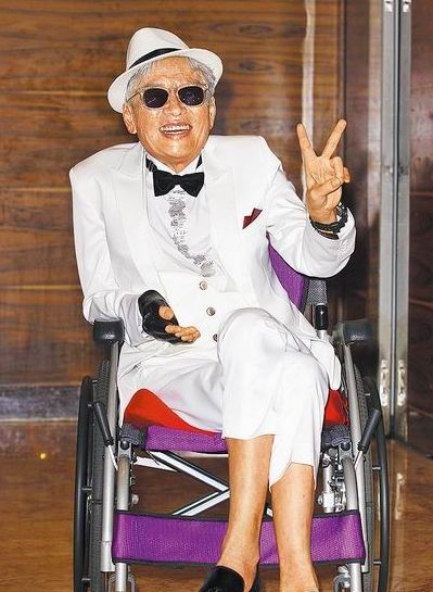 高凌风生前最爱白西装