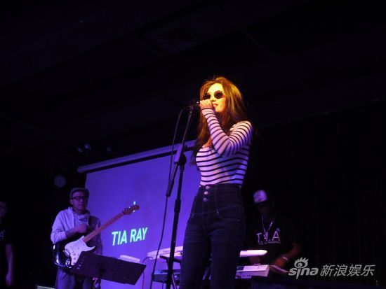 Tia现场演唱