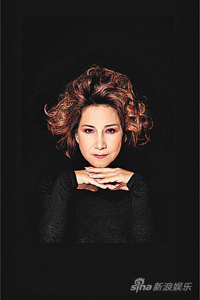 甄妮的音乐会海报造型，爱女都有给意见。