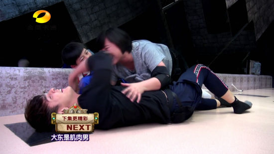 贾玲“熊抱”汪东城