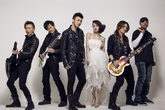 王冰洋信乐团携手释放激情